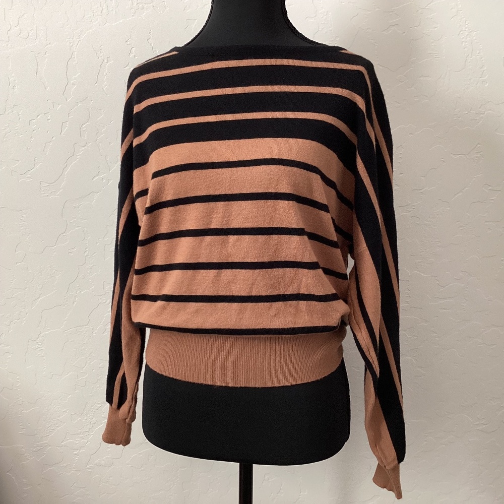 T Tahari black/camel striped, boatneck, long sleeve, pullover sweater, sz XS